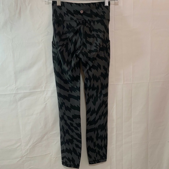 Lululemon Womens NWT Invigorate HR Tight 25" Workout Legging Size 2 - Picture 4 of 5